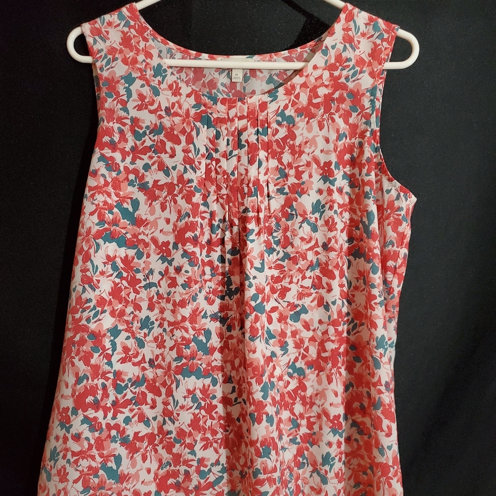 Adorable sleeveless blouse